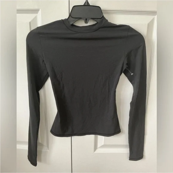 SKIMS Fits Everybody Long Sleeve T-Shirt | Onyx - Picture 2 of 13